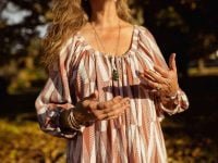nicole chanting